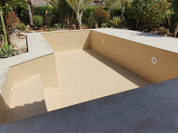 Liner-pool-installation